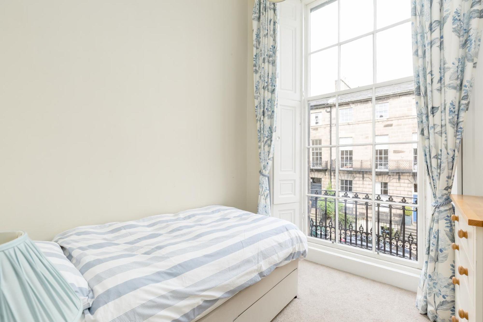 Light And Spacious 2 Bedroom Flat In Heart Of EDI Buitenkant foto