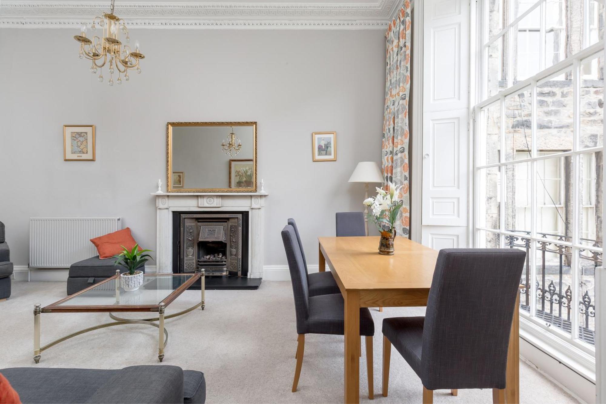 Light And Spacious 2 Bedroom Flat In Heart Of EDI Buitenkant foto