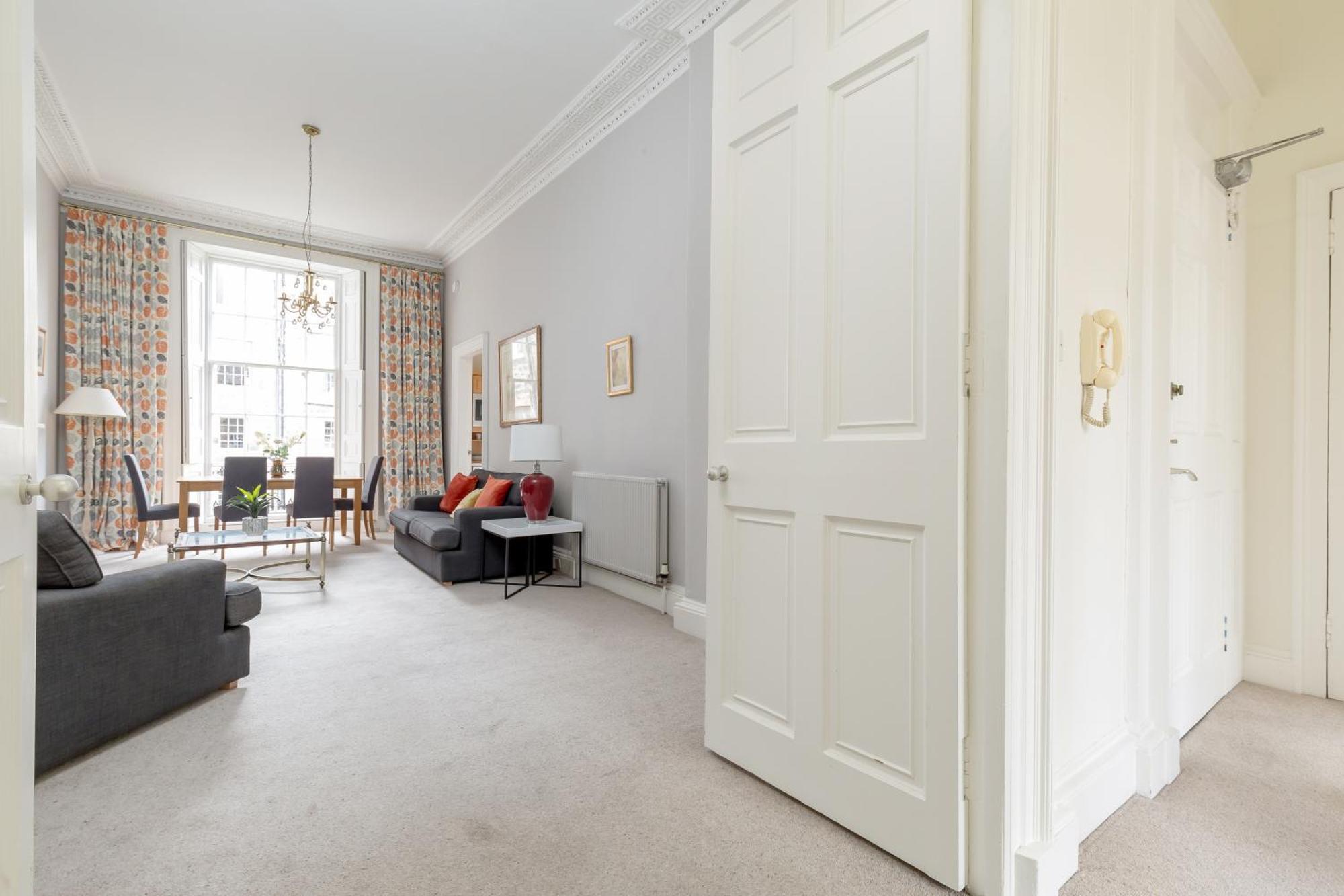 Light And Spacious 2 Bedroom Flat In Heart Of EDI Buitenkant foto